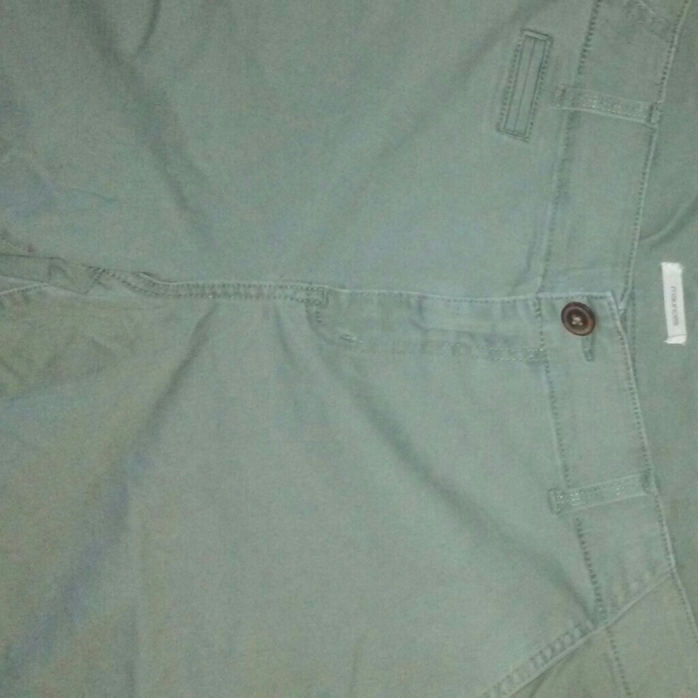Never worn olivegreen shorts